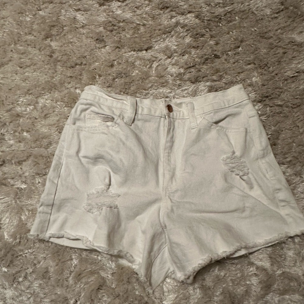 Women's White Distressed Shorts size 6